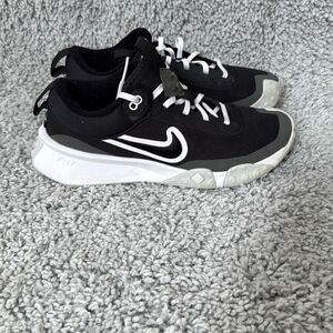 Nike Air Dymond Varsity Turf Shoe, Size 6.5